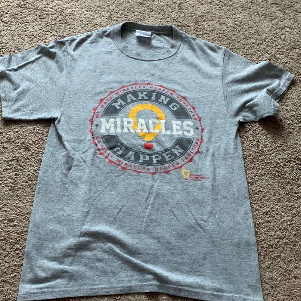 Grey graphic tee